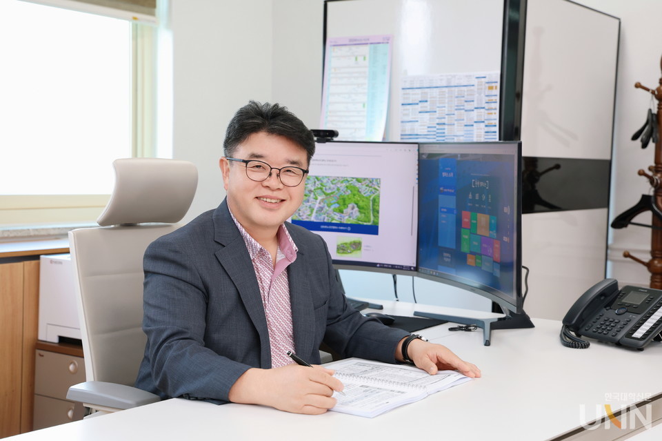 이득찬 단장은 4개 캠퍼스를 중심으로 ‘인공지능 기반 LRS 디지털 공유대학’, ‘창업미네르바스쿨’, ‘국제교류혁신센터’, ‘집중교육센터’를 운영하며 학생 중심 교육을 실현하겠다고 밝혔다. (사진=강원대)