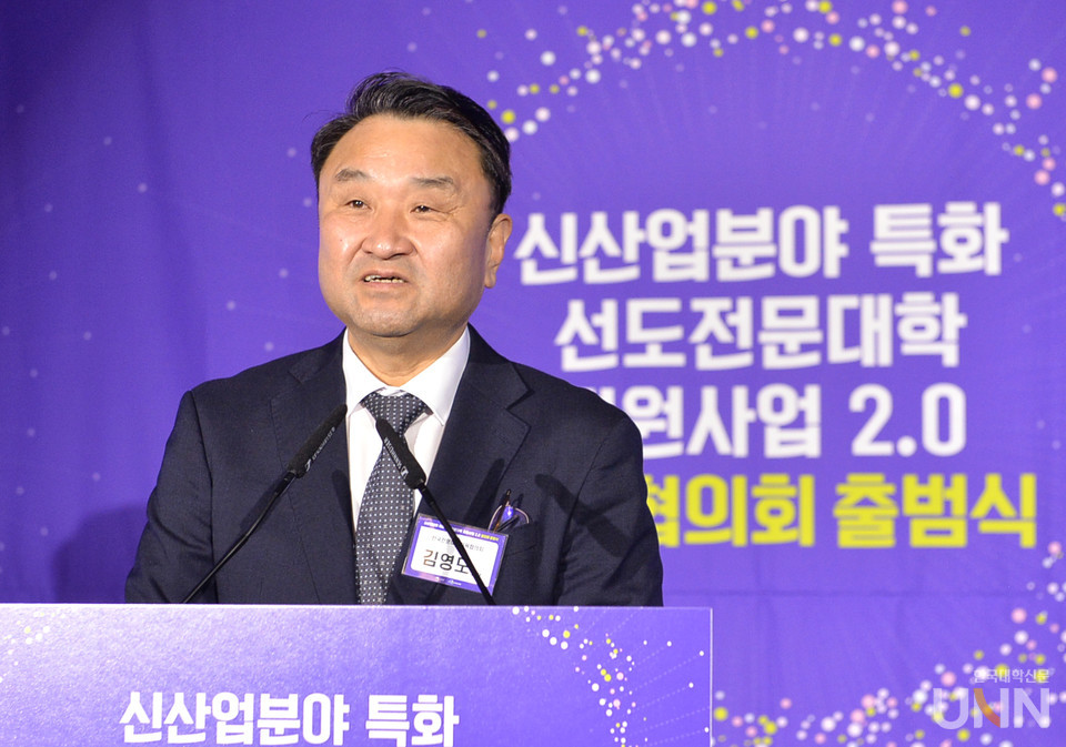 김영도 전문대교협 회장(동의과학대 총장)이 격려사에서 미래 신산업분야 인재 양성에서 전문대학 역할에 대해 강조하고 있다. (사진=한명섭 기자)