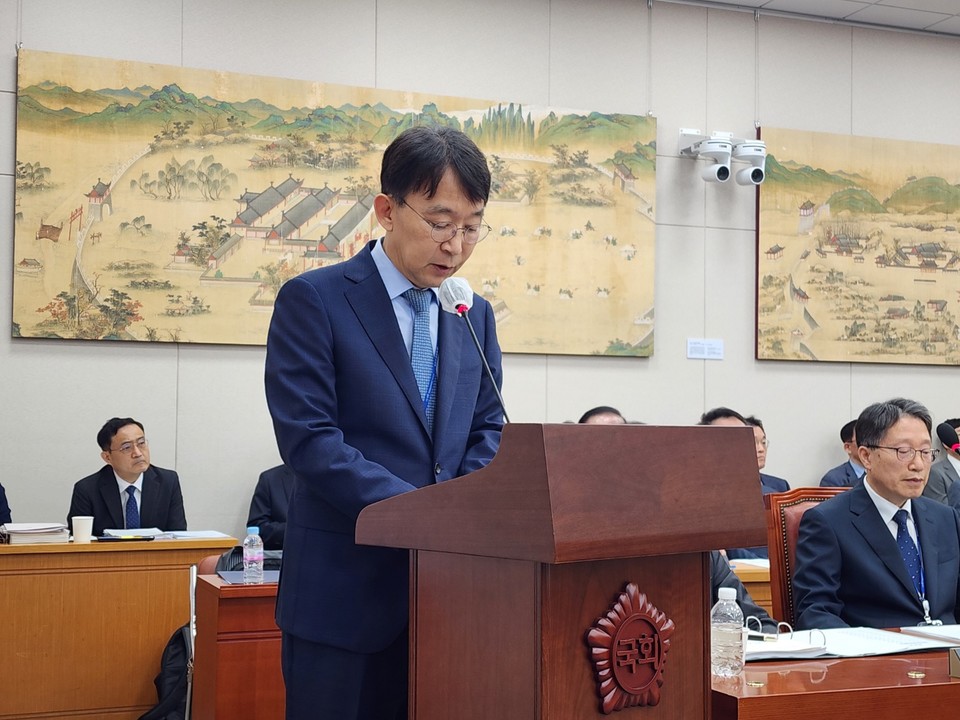 박상규 한국대학교육협의회 회장이 지난달 11일 진행된 국회 교육위원회 국정감사에서 업무보고를 하고 있다. (사진=한국대학신문DB)