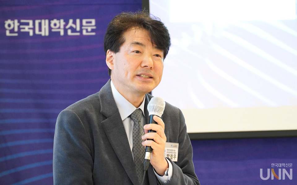 박철우 라이즈위원회 재정성과평가분과 위원장(한국공학대  부총장)이 ‘RISE 재정분석 및 성과관리’를 주제로 발표를 진행하고 있다. (사진=한명섭 기자)