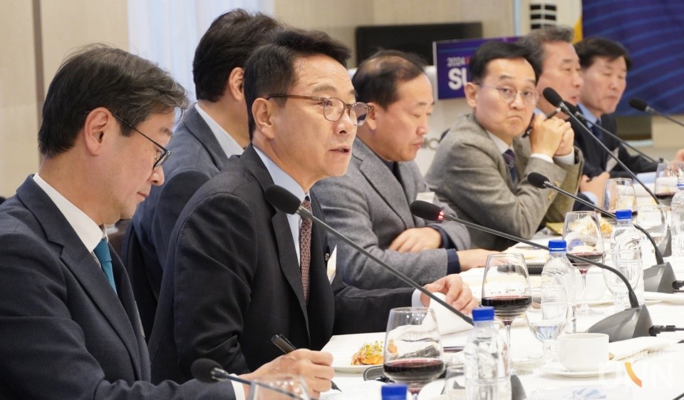 김헌영 라이즈위원회 위원장이 종합토론에서 발언하고 있다. (사진=한명섭 기자)