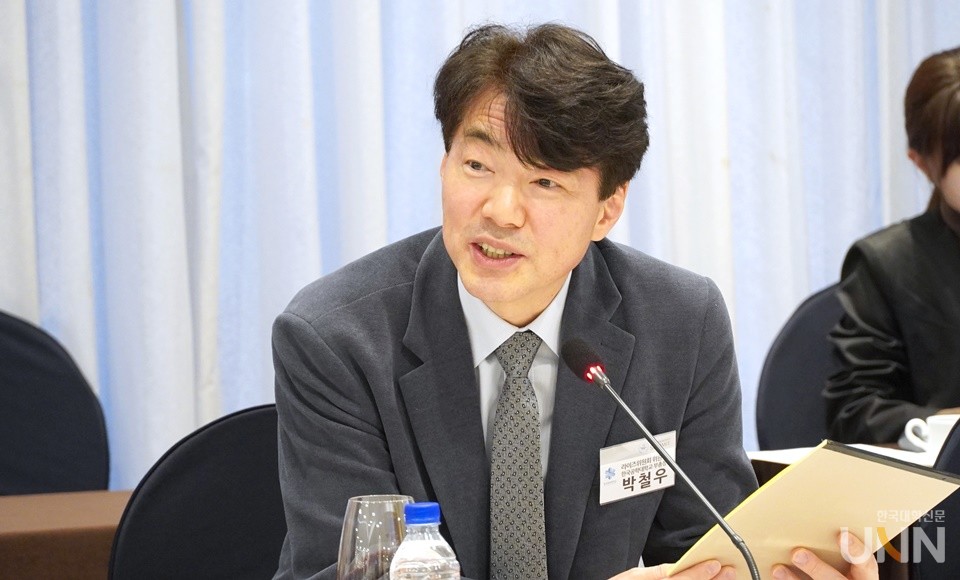 박철우 라이즈위원회 재정성과평가분과위원장이 종합토론 과정 중 총장단 질의에 답변하고 있다. (사진=한명섭 기자)