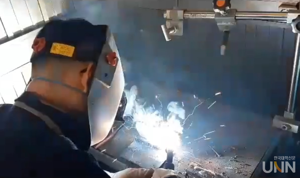 군장대 조선·특수용접전공.