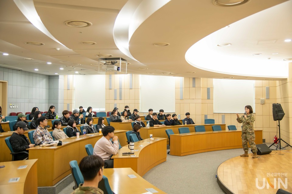 미8군 한국지원단 취업설명회 현장.