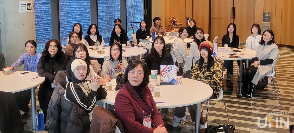 결과보고회 참석자들이 주한캐나다대사관 관계자의 말에 귀 기울이고 있다. (사진=주지영 기자)