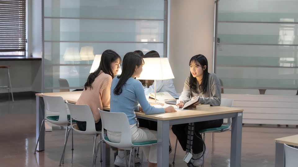 중앙 도서관 모습 (사진=동국대WISE캠퍼스)