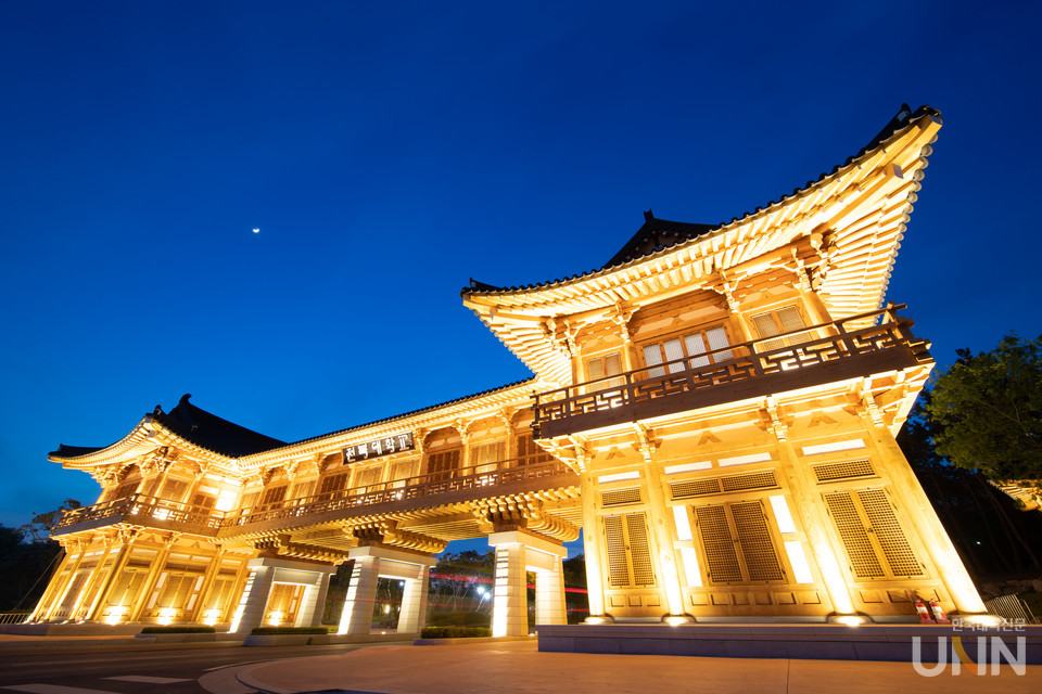 전북대 한옥 정문. (사진=전북대)