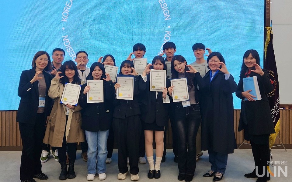 한국실내디자인학회 추계학술발표대회에서 3관왕을 차지한 가톨릭대 재학생들.
