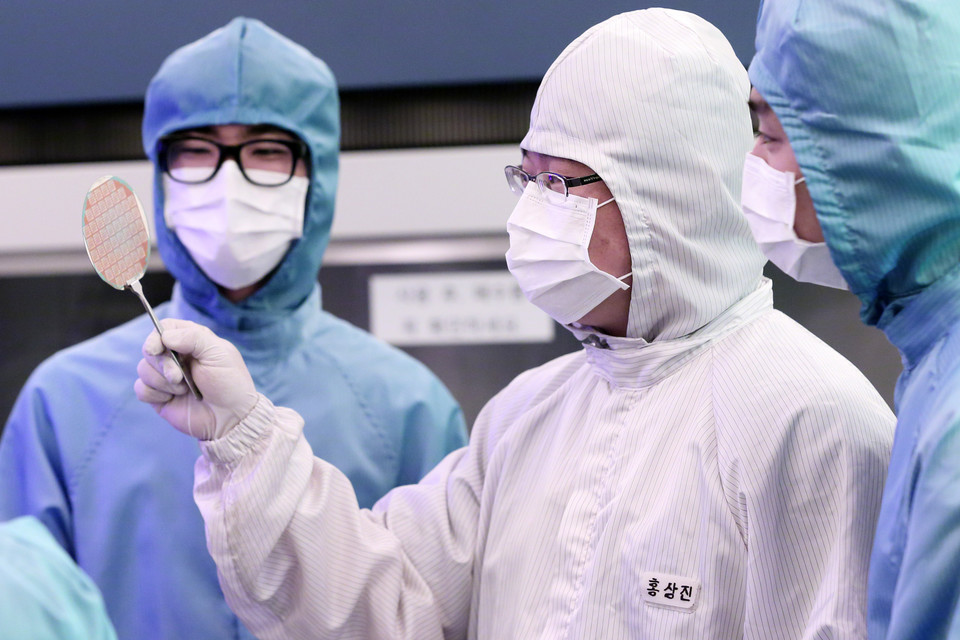 명지대가 반도체공학과를 신설했다.