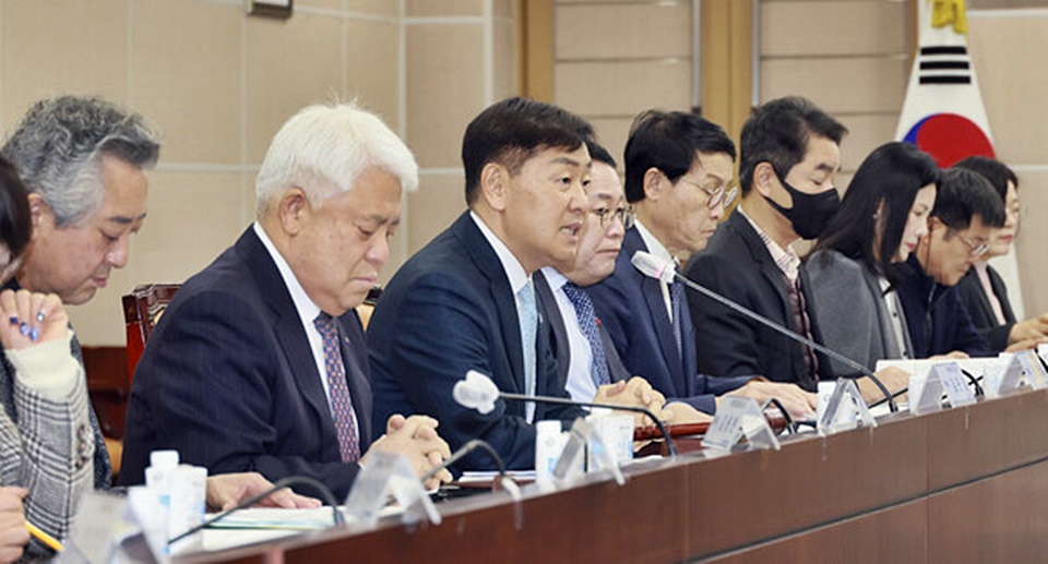 김관영 전북자치도지사(가운데)가 17일 열린 ‘제1회 전북도 라이즈위원회’ 회의에서 발언하고 있다. (사진=전북도) 