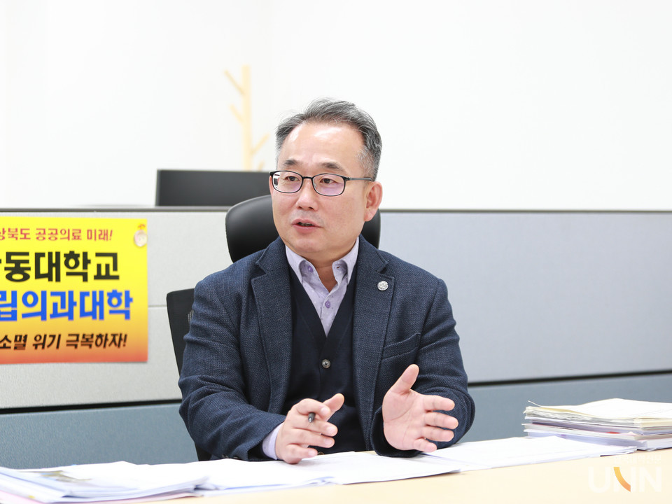 신기홍 국립안동대 글로컬대학사업단장은 2025년 경북도립대와의 통합해 '국립경국대학교'로 새로운 출발에 나선다며, 이를 통해 ‘K-인문 세계 중심 공공형대학’을 목표로 혁신을 추진해 나가겠다는 비전을 밝혔다. (사진=안동대)