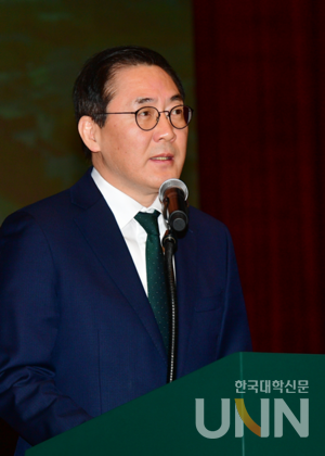 원종필 총장이 신년사를 하고 있다.