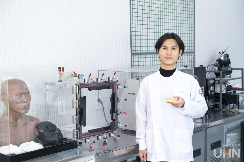 치과기공사 국가고시에서 전국 수석을 차지한 손동혁 씨.