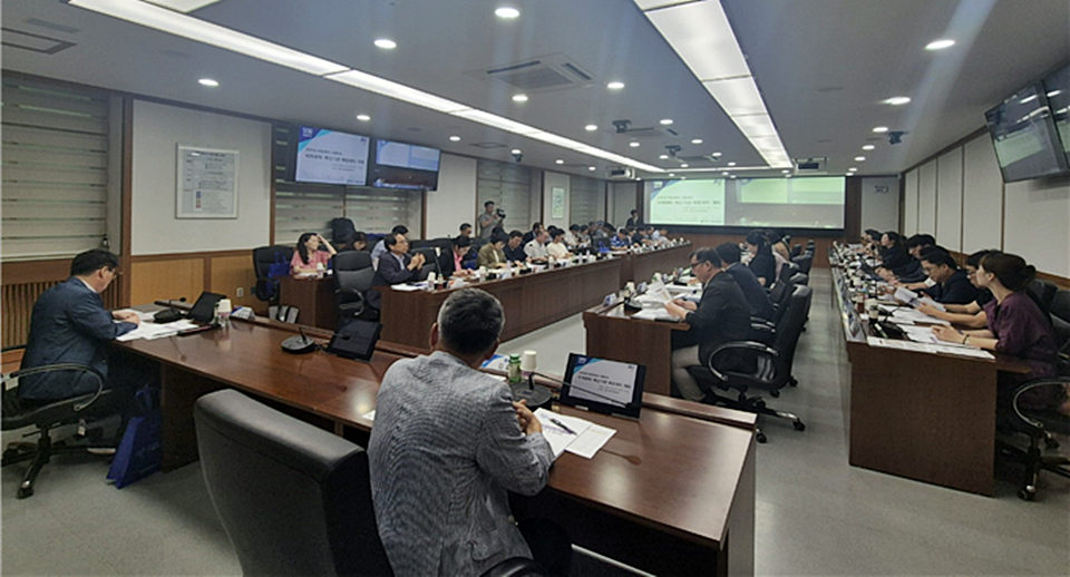 충북라이즈센터는 지난해 7월 지역대학-혁신기관 간 매칭데이를 진행한 가운데 세명대와 협력 논의를 진행하고 있다. (사진=충북도) 