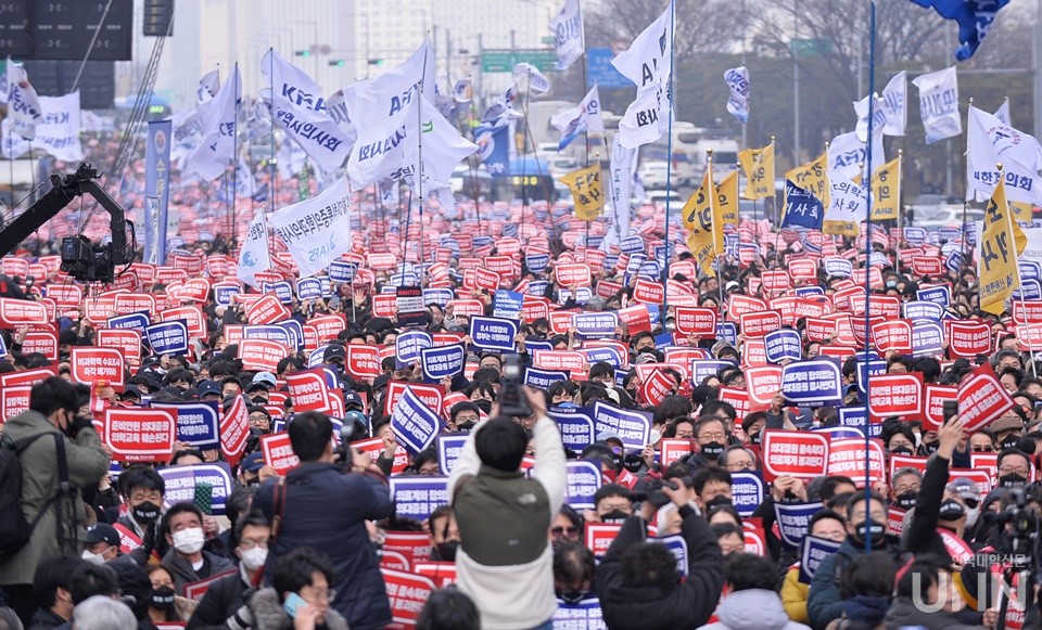 의대 증원을 둘러싼 정부와 의료계 간 강대강 대치가 이어지고 있다. (사진=한국대학신문 DB) 