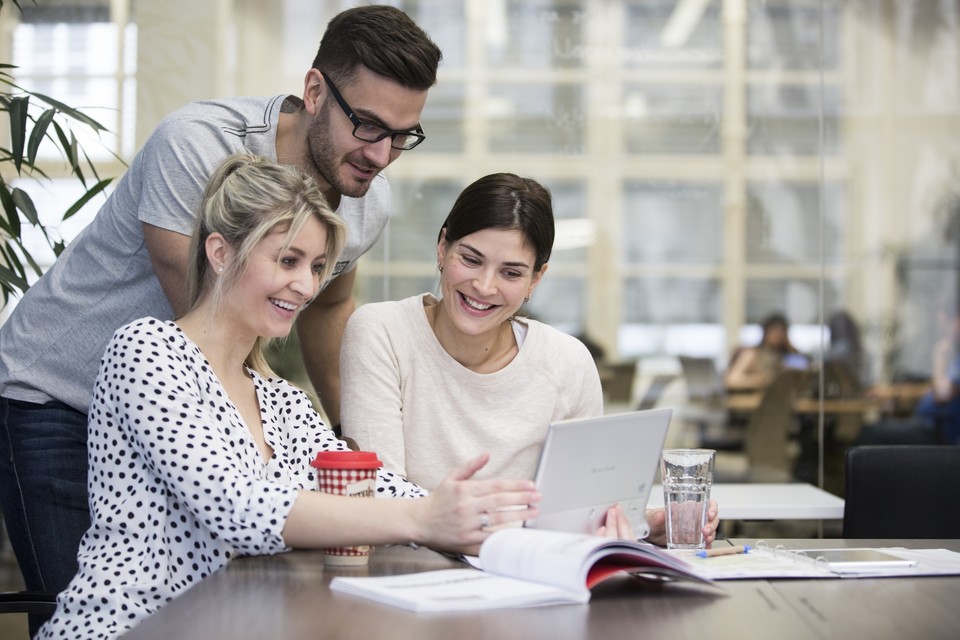 이주노동자들의 한국어교육과 직업훈련 프로그램을 운영하기 위해 지역과 대학 간의 연계가 필요하다는 전문가들의 조언이 나온다. (사진=아이클릭아트)