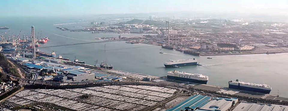 최근 인구 급감 속 지자체별로 ‘대학생 모시기’ 행보가 줄을 잇고 있다. 울산광역시는 관내 전입 대학생을 대상으로 최대 90만 원의 생활장학금을 지급하는 것으로 알려졌다. 울산시 전경 (사진=울산시 홍보영상 캡처)