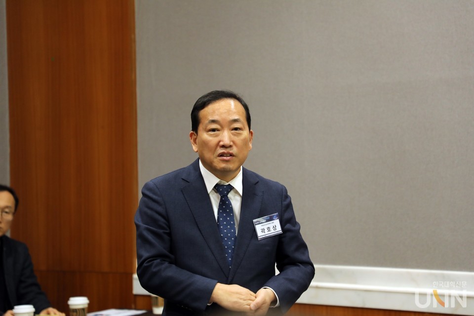 곽호상 국립금오공대 총장이 인사말을 하고 있다.