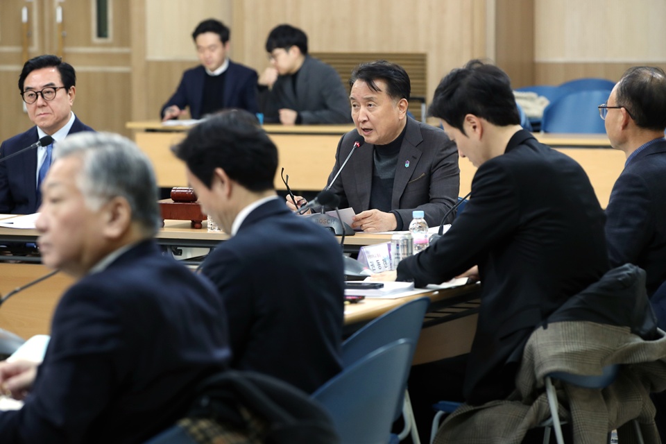 지난 20일 열린 충북라이즈위원회 2차 회의에서 김영환 지사가 발언하고 있다. (사진=충북도)