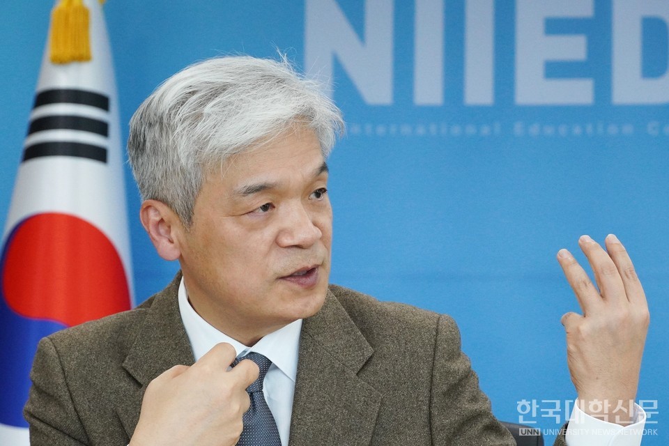 지난 6일 경기 성남시에 있는 국립국제교육원에서 한상신 원장을 만났다. 한 원장은 지난해 8월 취임해 지자체, 시도교육청, 대학 협의체 등 글로벌교육 유관기관과의 협력체계를 강화하는데 집중하고 있다. (사진=한명섭 기자)
