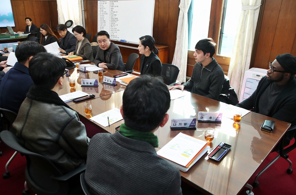 지난달 21일 열린 충북도 ‘K-유학생 추진 평가회의’에서 김영환 지사가 발언하고 있다. (사진=충북도)