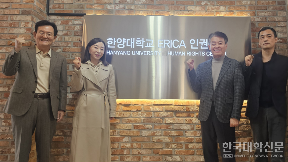 왼쪽부터 문준연 명예교수, 김경숙 명예교수, 김희택 명예교수, 박준원 선임부장.