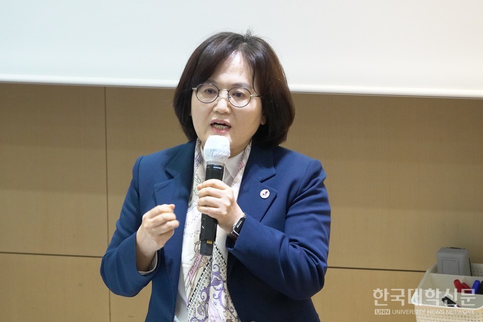 유해숙 선배시민협회 협회장이 주제 발표를 진행하고 있다. (사진=선배시민협회)