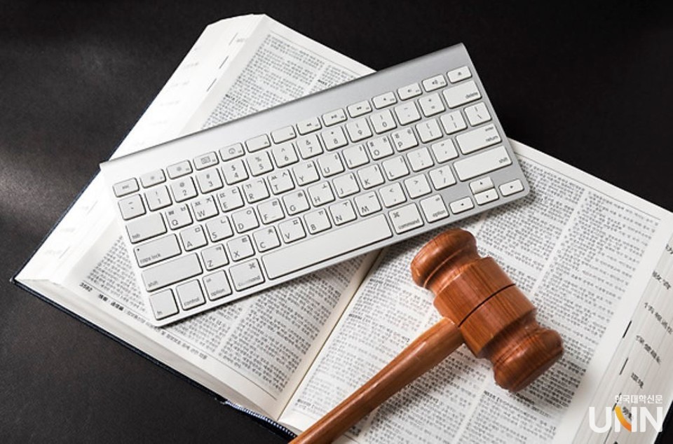 대학별 정보 공개 자료에 의하면 2021학년도 전국 25개 로스쿨 신입생 중 서울대, 연세대, 고려대 학부 출신 학생들의 로스쿨 합격률이 압도적인 것으로 파악됐다. (사진 = 아이클릭아트)