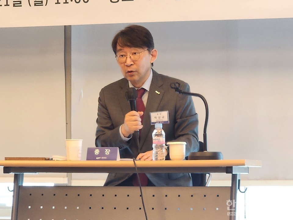 박상규 중앙대 총장이 21일 서울 흑석동 중앙대학교에서 열린 언론간담회에서 취재진의 질문에 답하고 있다. (사진=백두산 기자)