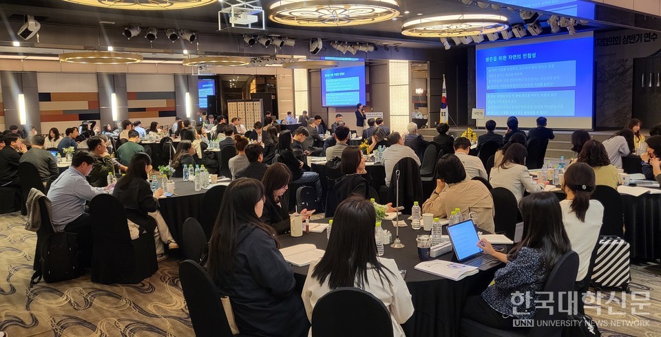 최보영 교육부 고등직업교육정책과장의 주제 발표 시간 연수 참석자들 모습. 이날 연수에는 총 150 명의 전문대학 교무, 학사 관계자들이 참석했다. (사진=주지영 기자)