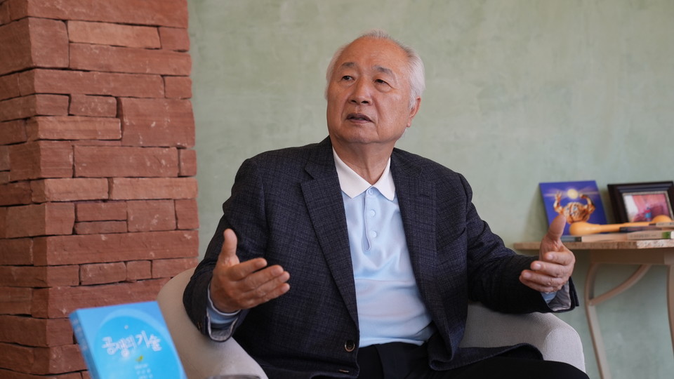 이승헌 학교법인 한문화학원 이사장이  ‘국학, 뇌교육, 지구경영학’ 정립하게 된 이유와 그 의미를 설명하고 있다. (사진=한문화학원 제공)