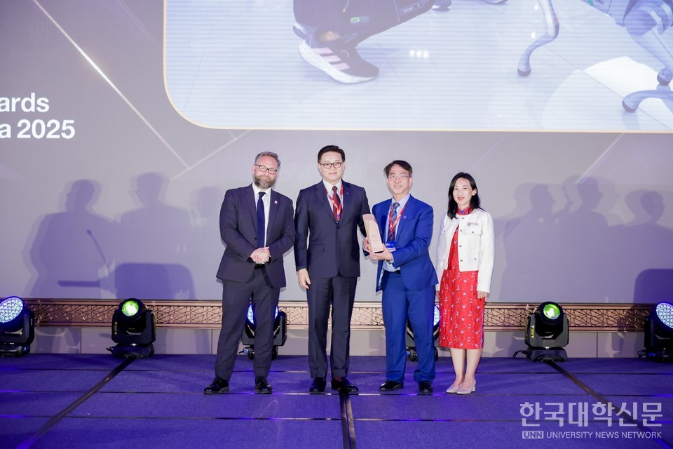 (왼쪽부터) 필 배티 THE CKO, 이기정 한양대 총장, 조셉 리 마카오 과학기술대학교 총장, 메이메이 림 APAC 회장