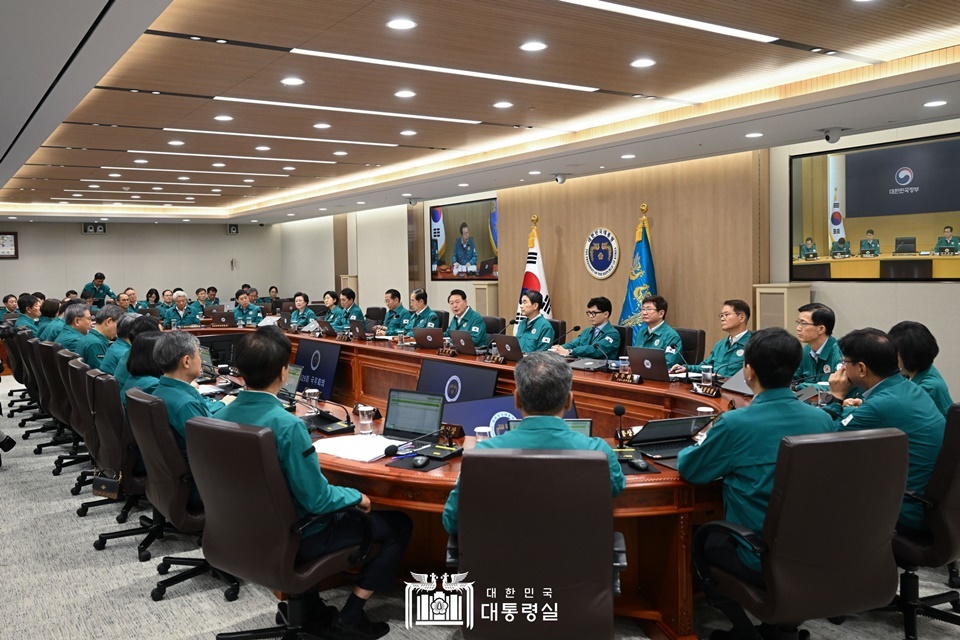 윤석열 전 대통령이 국무회의를 주재하고 있다. (사진=대통령실)