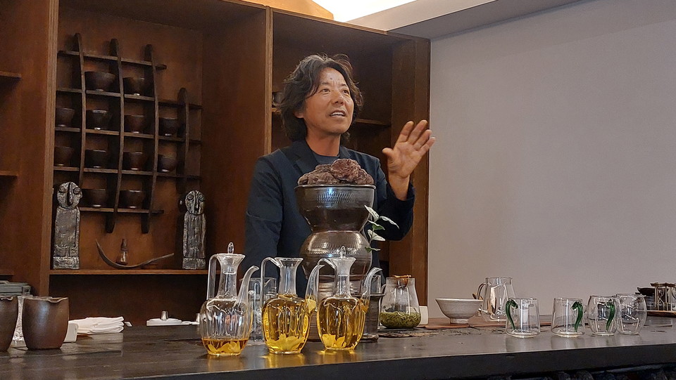 13일 교육부 기자단을 대상으로 진행한 ‘런케이션’ 팸투어에서 ‘녹차’를 중심으로 한 자연체험형 콘텐츠 일환으로  있다. (사진=임지연 기자)