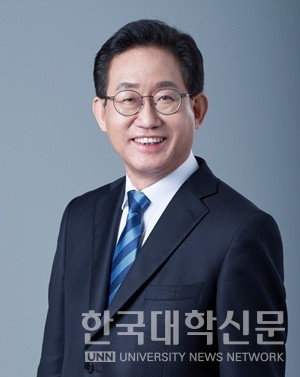 유기홍 제21대 국회 교육위원회 위원장(사단법인 미래교육희망 이사장)