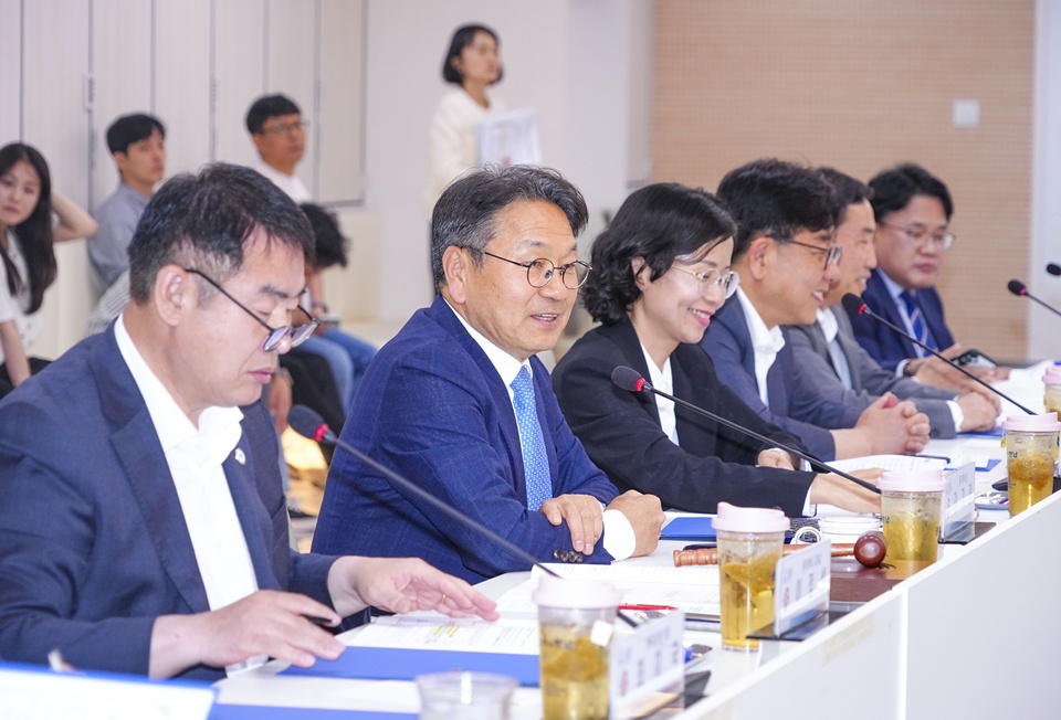 강기정 광주광역시장이 27일 오후 시청 중회의실에서 열린 ‘광주 라이즈 협약식’에 참석해 인사말을 하고 있다. (사진=광주광역시)