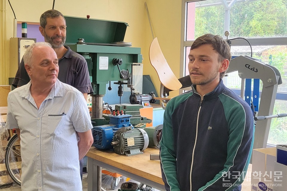 그레타-CFA 실습장에서 만난 그레고리 씨(오른쪽). (사진=주지영 기자)