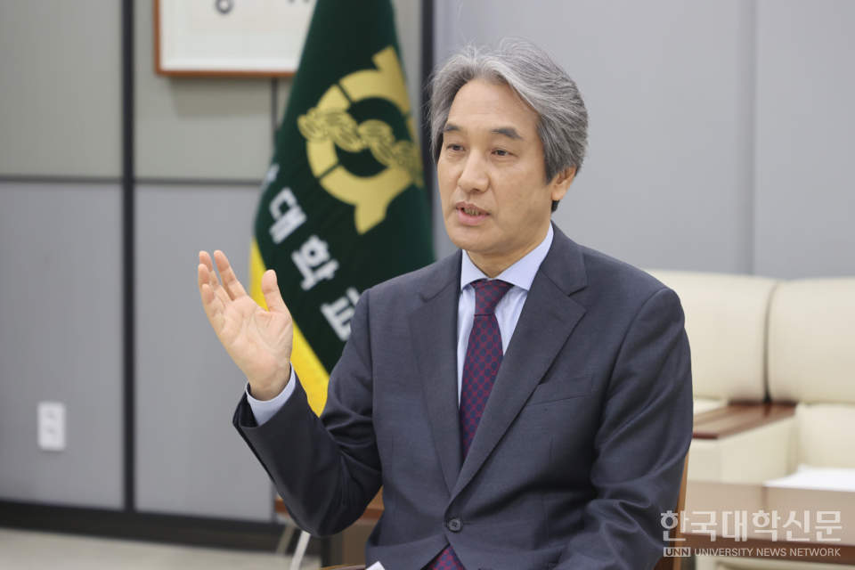 이근배 전남대 총장이 취임 100일을 맞았다.