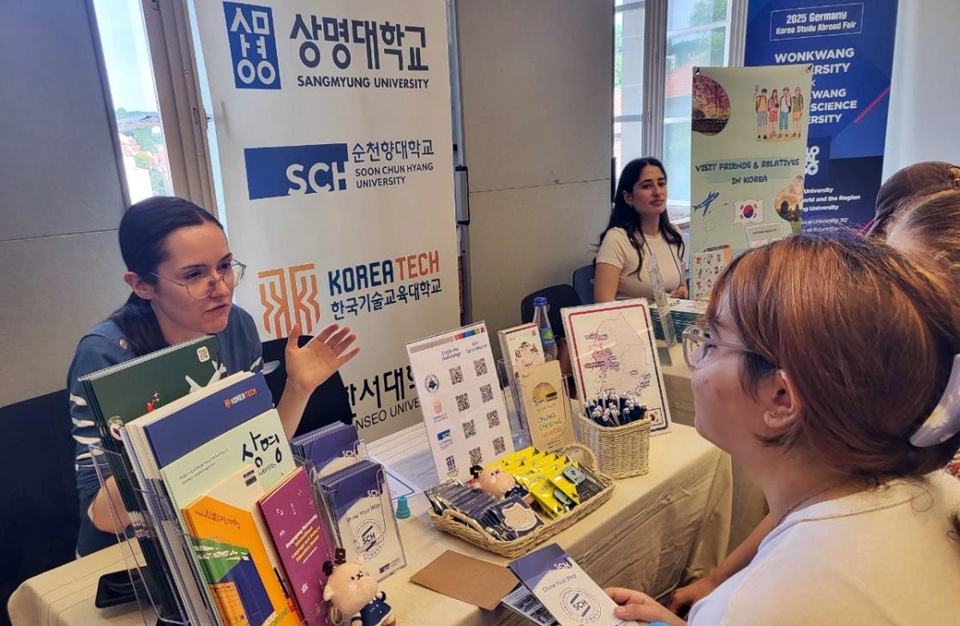 충남도가 최근 독일 유학박람회에 참여한 가운데, 충남형 라이즈를 통해 추진 중인 '외국인 유학생 유치' 전략에 관심이 쏠린다. (사진=충남도)