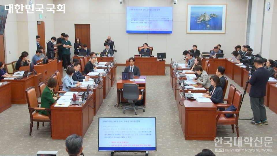 국회 교육위원회는 27일 보수 성향 교육단체 ‘리박스쿨’ 관련 각종 의혹을 규명하기 위한 청문회를 내달 10일 개최하기로 결정했다. (사진=국회방송 화면 캡쳐)