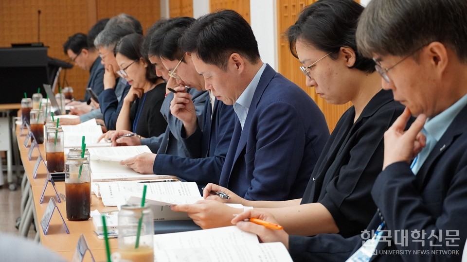 8일 오전 서울파트너스하우스에서 열린 '서울 RISE 사업단장 간담회'에서 대학 관계자들이 적극적으로 회의에 참여하고 있다. (사진=한명섭 기자)