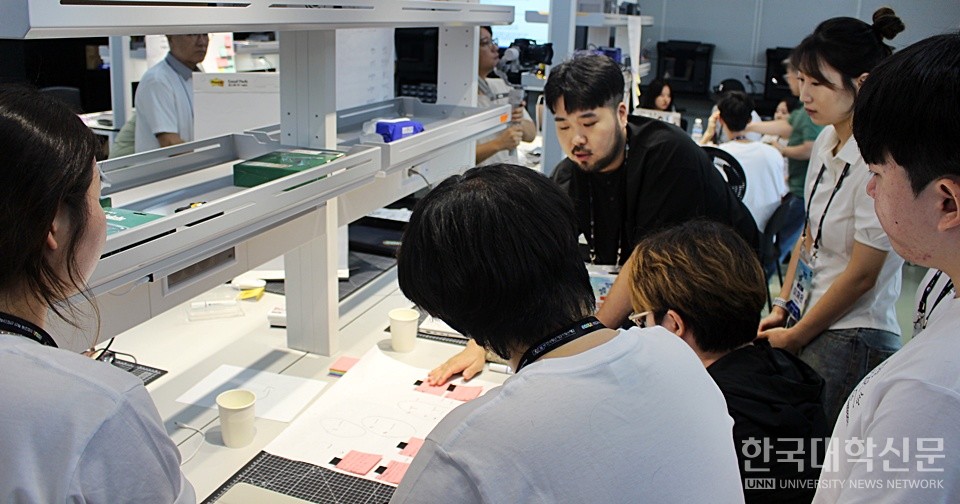 15일 충남대서 열린 '대한민국 학생창업주간' 팸투어 현장에서 학생들이 의견을 나누고 있다. (사진=김영식 기자)