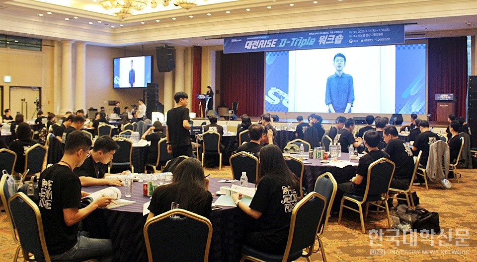 교육부 김희준 사무관이 이날 행사를 위해 영상 축사를 건네고 있다. (사진=김영식 기자)