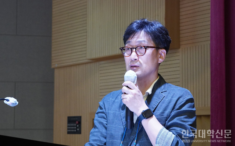 ¿  ȸ ¡ȫ 3ֱ   ȫ ȡ  ǥϰ ִ. (=Ѹ )