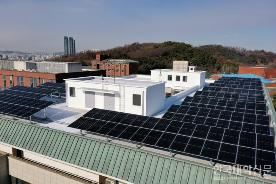 가톨릭대에 설치된 태양광 발전 설비 (사진=한국대학신문DB)