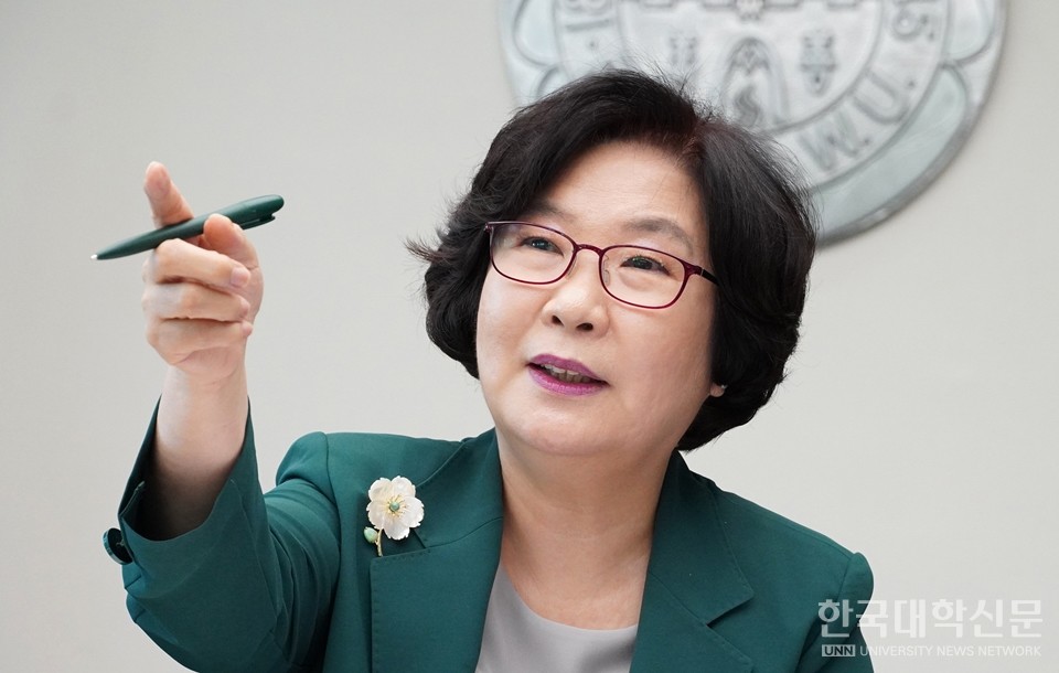 이향숙 이화여대 총장이 이화여대의 교육 혁신 뱡향성을 설명하고 있다. (사진=한명섭 기자)