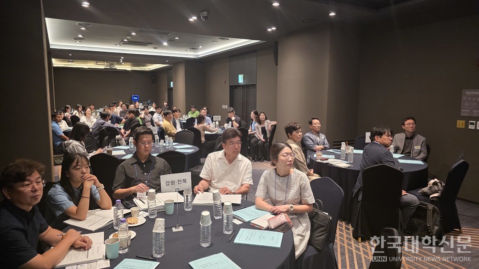 21일 ‘전문대학 RISE 담당자 연수’ 참석자들이 주제 발표를 듣고 있다. (사진= 주지영 기자)