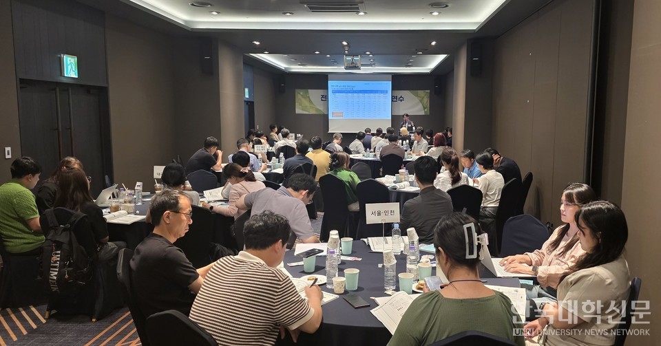 21일 서울 구로에서 진행된 ‘전문대학 RISE 담당자 연수’에서 송경영 울산과학대 산학협력단장이 주제 발표를 하고 있다. (사진= 주지영 기자)