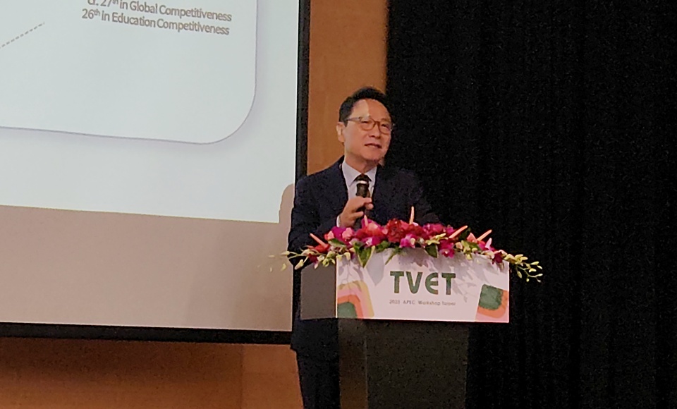 김헌영 중앙RISE위원장이 지난 27일 대만 타이페이에서 열린 'APEC 산학협력 워크숍'에 참석, 기조강연에 나서고 있다. (사진=중앙RISE위원회)