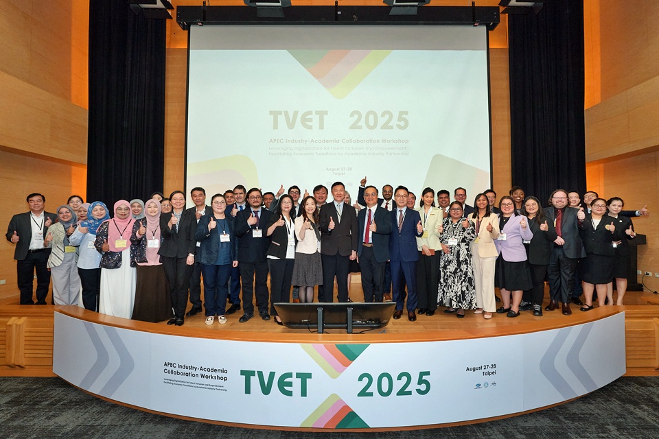 27일~28일 이틀간 대만 타이페이서 '2025 APEC 산학협력 워크숍'이 열린 가운데 참석자들이 기념 촬영을 하고 있다. (사진=중앙RISE위원회)